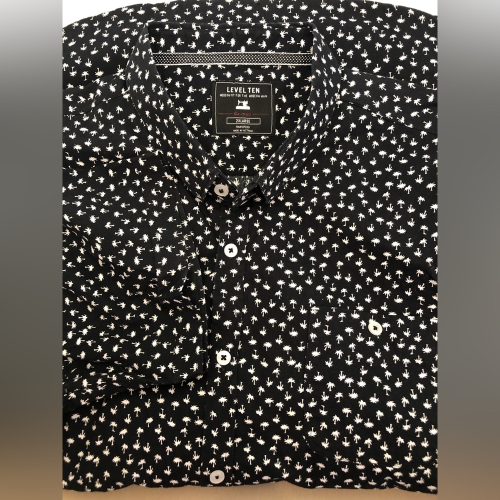 Level Ten Short Sleeve Button Down Shirt Men’s 2XL Modern Fit Black w/Palm Trees
